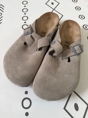Birkenstock Boston - Taupe Suede Slip-On Clogs size 40